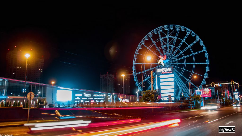 Колесо обозрения на Розыбакиева . ТРЦ MEGA CENTR ALMATY Колесо обозрения на Розыбакиева . ТРЦ MEGA CENTR ALMATY